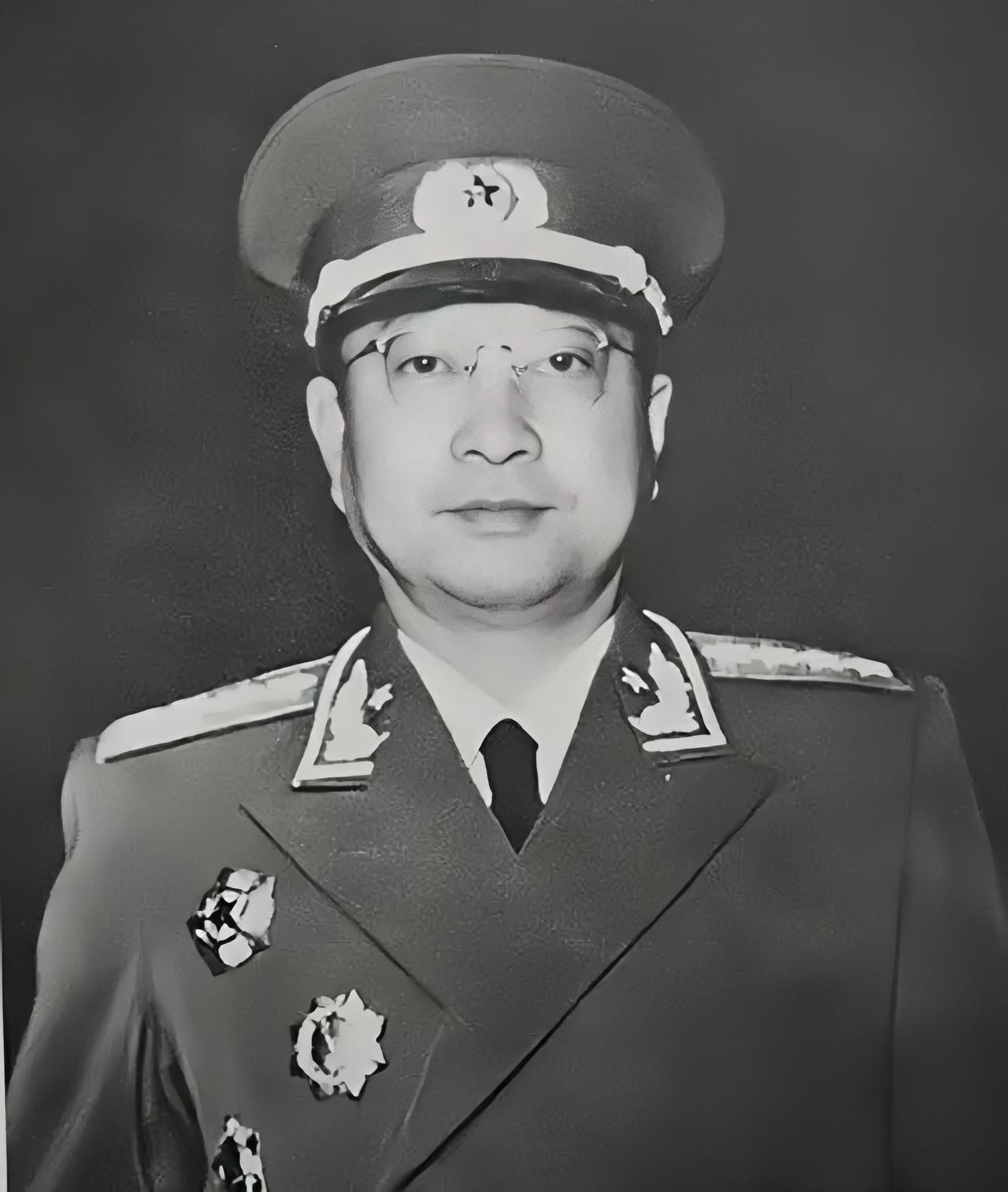 黄埔军校时期，张治中担任学兵团团长，杜聿明、陈赓先后在他麾下做事。多年相处，张治