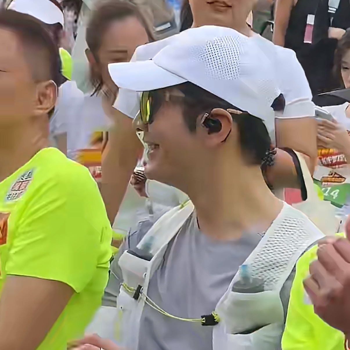 黄宗泽比黄晓明还会饭撒救命啊 法拉利饭撒起来就是没轻没重的，撒完你的撒你的，主打