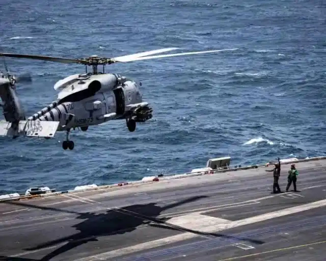 10月26日，美国海军在南海摔了两架飞机。下午2时45分左右，一架隶属于第73直