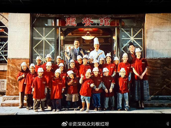 龙餐馆藏着最朴素的愿望对比导演之前的作品，龙餐馆把善意放大到更远的地方，跨越距离