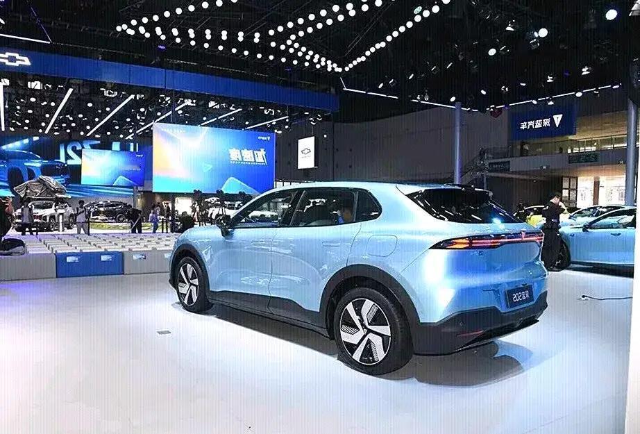 深蓝汽车，舒适智能
超低能耗，超级增程
超长续航，价格亲民
超高性价，适合百姓