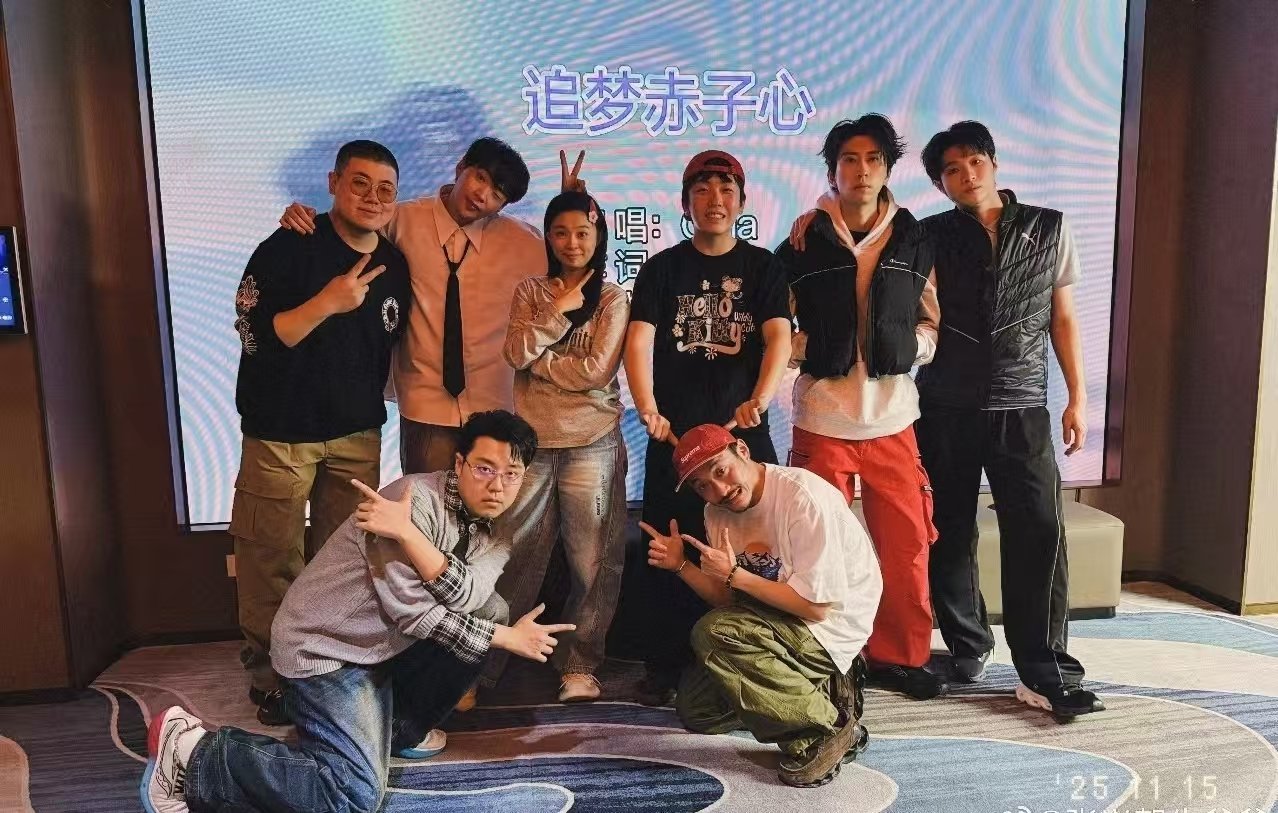 洛克王国拍喜人舞台剧 当魔法世界遇见喜剧脑洞，宠物变显眼包，外星从组合倾情演绎，