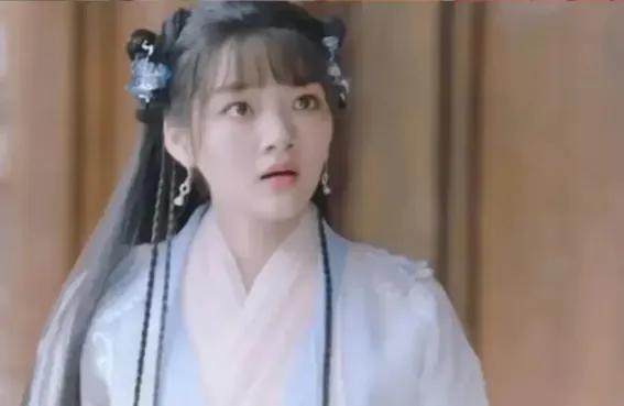 一直听说她像王祖蓝，本来我不信……，直到我看到这两张照片[黑线]

她们的最大共