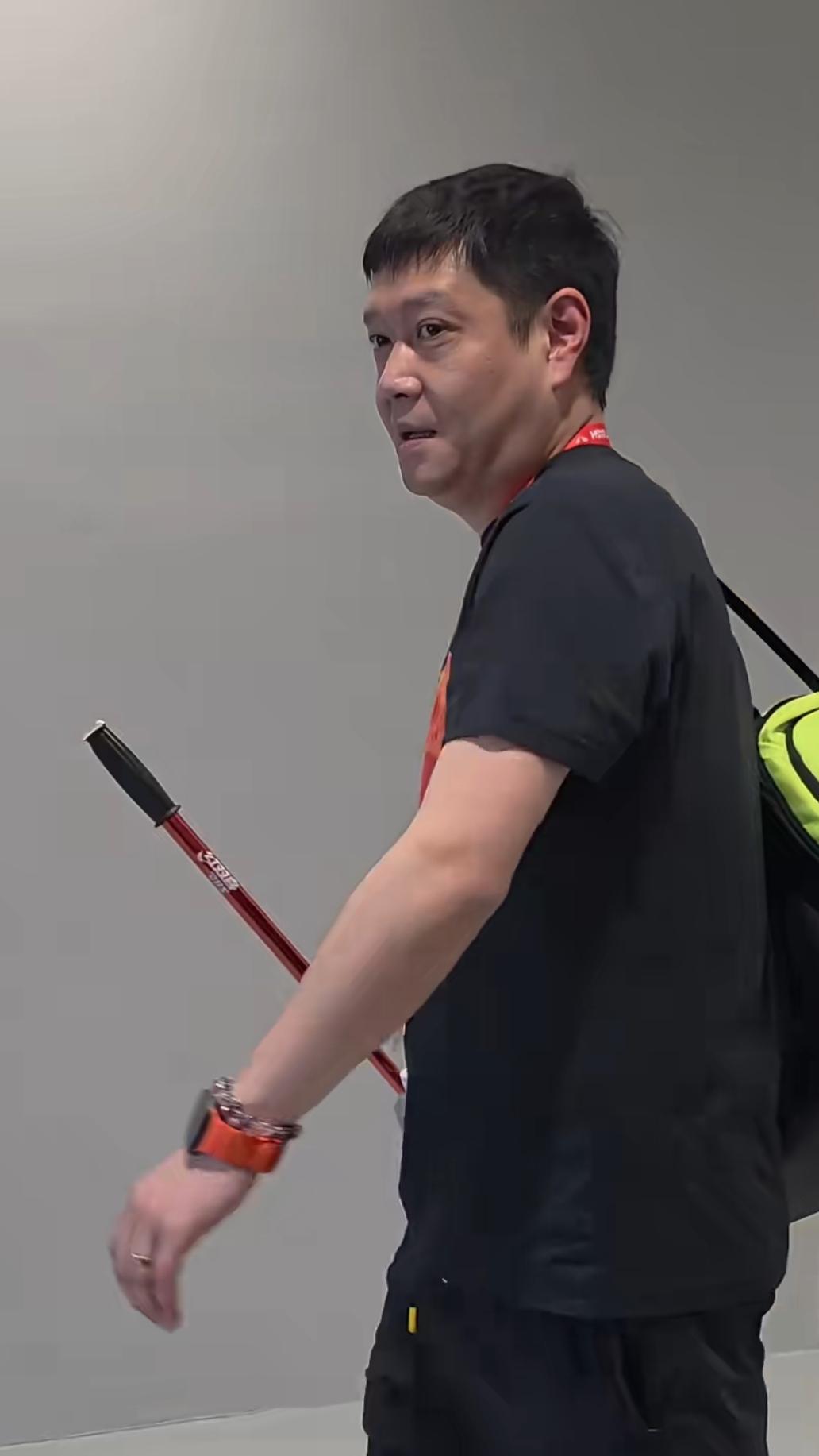 笑死我了！
邱贻可，
发的元宵节视频，嘴里竟然说的是中秋快乐。
邱指导你是醉了吗