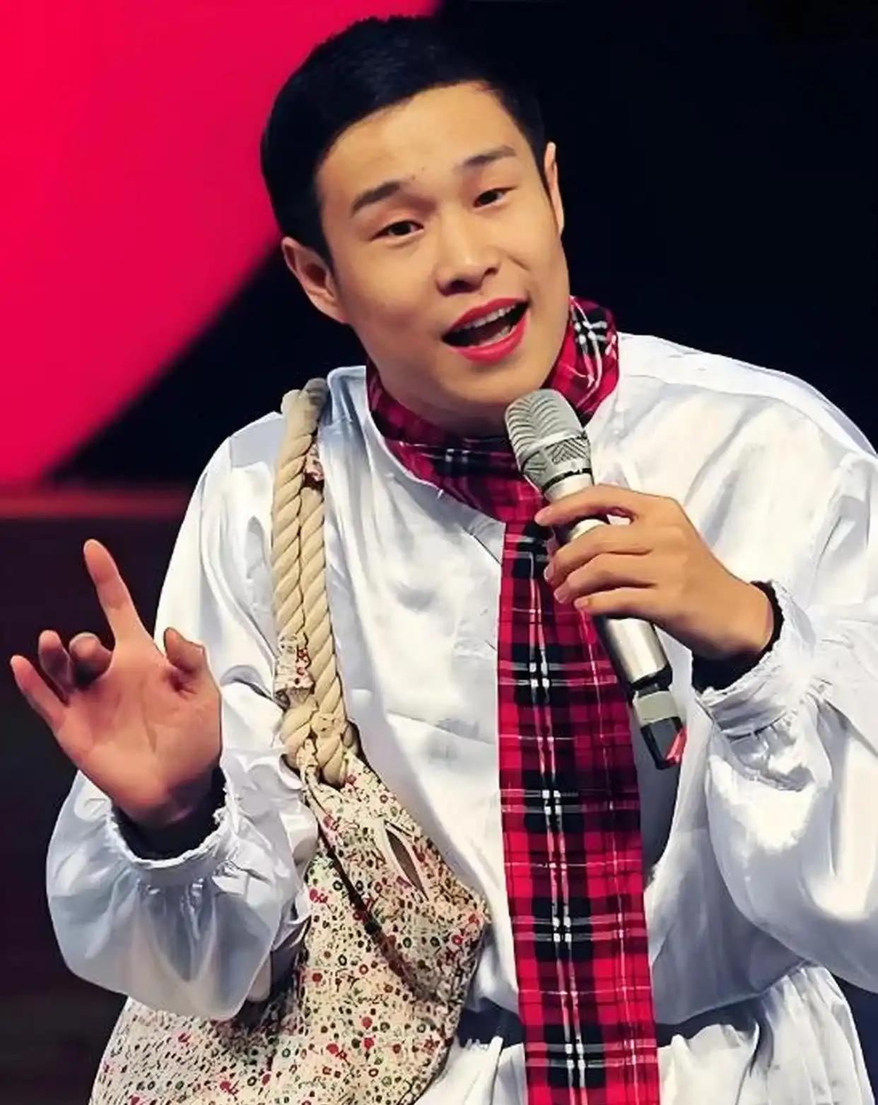 小沈阳每个月给他哥哥的卡里打5万，雷打不动。每个月5号，固定5万块整笔到账，备注