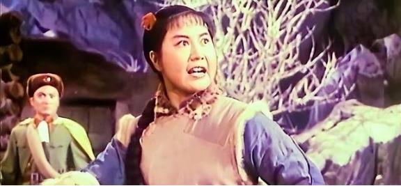 1988年，“小常宝”齐淑芳带领30名演员留美不归，背叛祖国抛弃丈夫，并表示：在