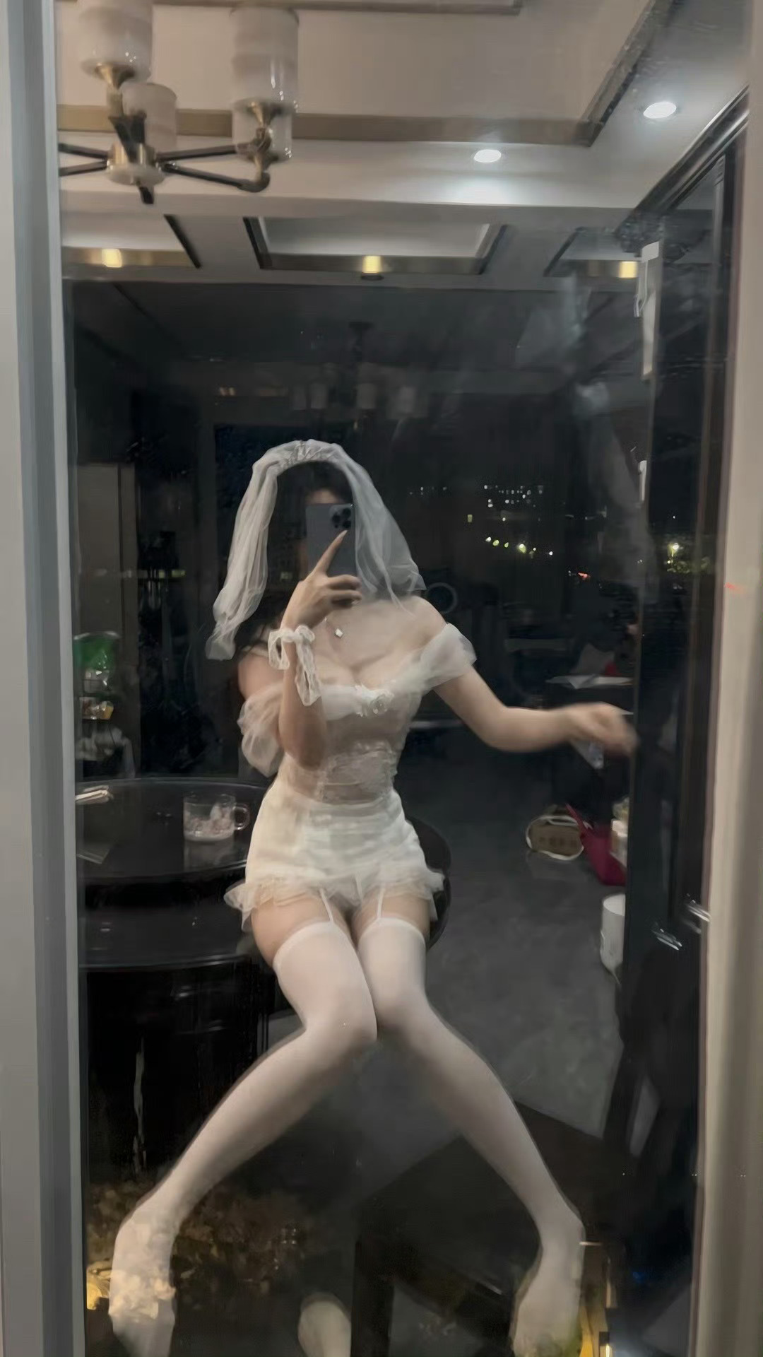 能成大事、拥有丰厚财富的人，前半生大多经历过困顿起伏，甚至负债前行。生活从不会轻
