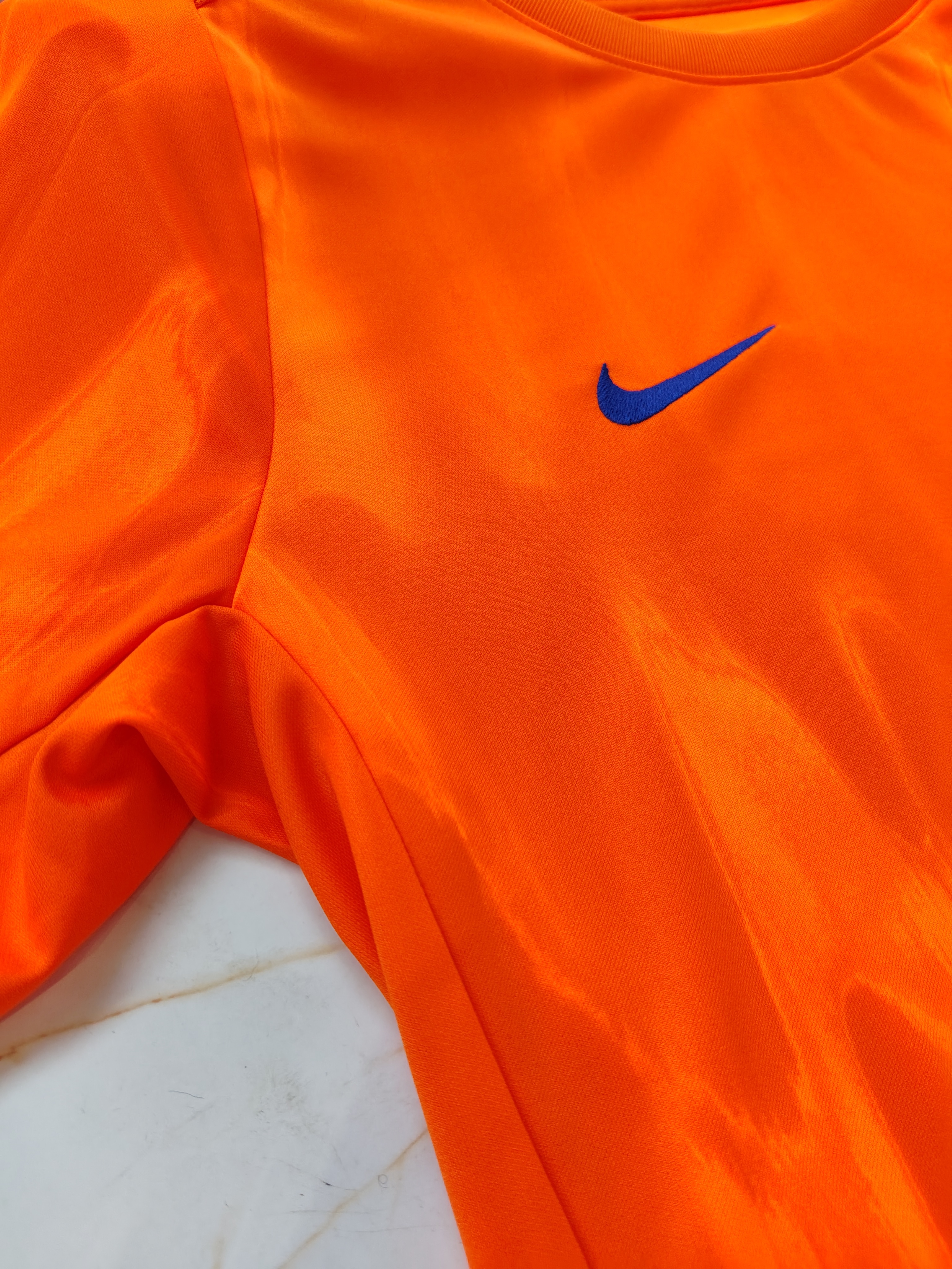 明天（4月1日）上午9:00开售山东泰山队新赛季热身服及polo衫！鲁蜜之声作为