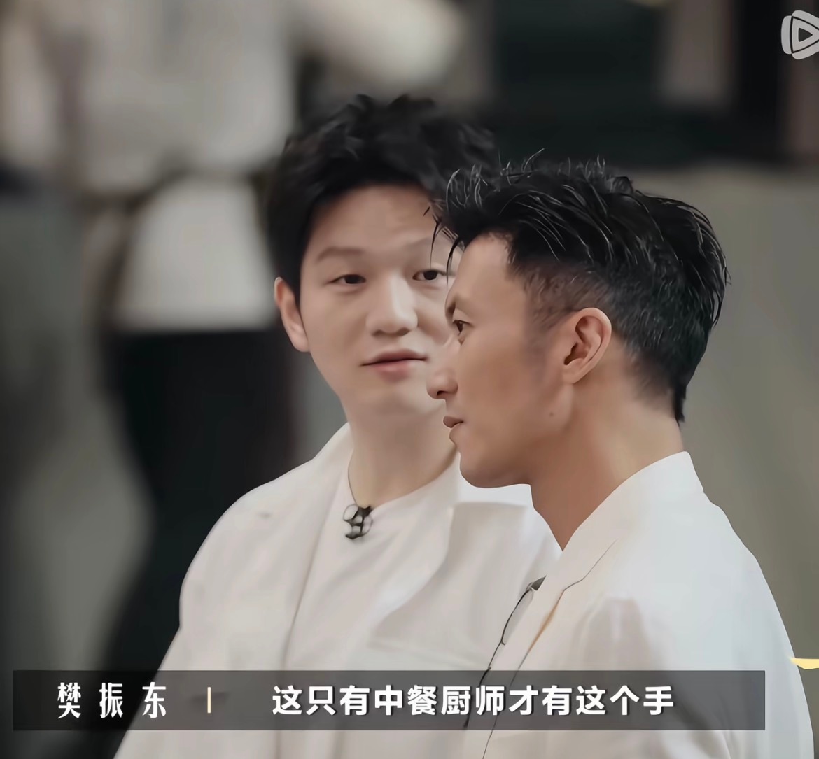 今天中午12点腾讯视频一饭封神2东哥美食综艺首秀东哥等这个机会很久了，东哥的确很