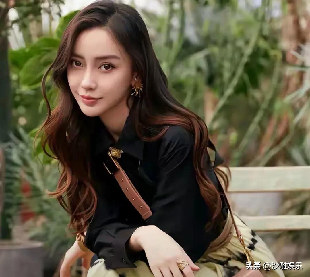 5月28日，离婚已4年多的黄晓明与Angelababy突然冲上热搜，引爆全网热议