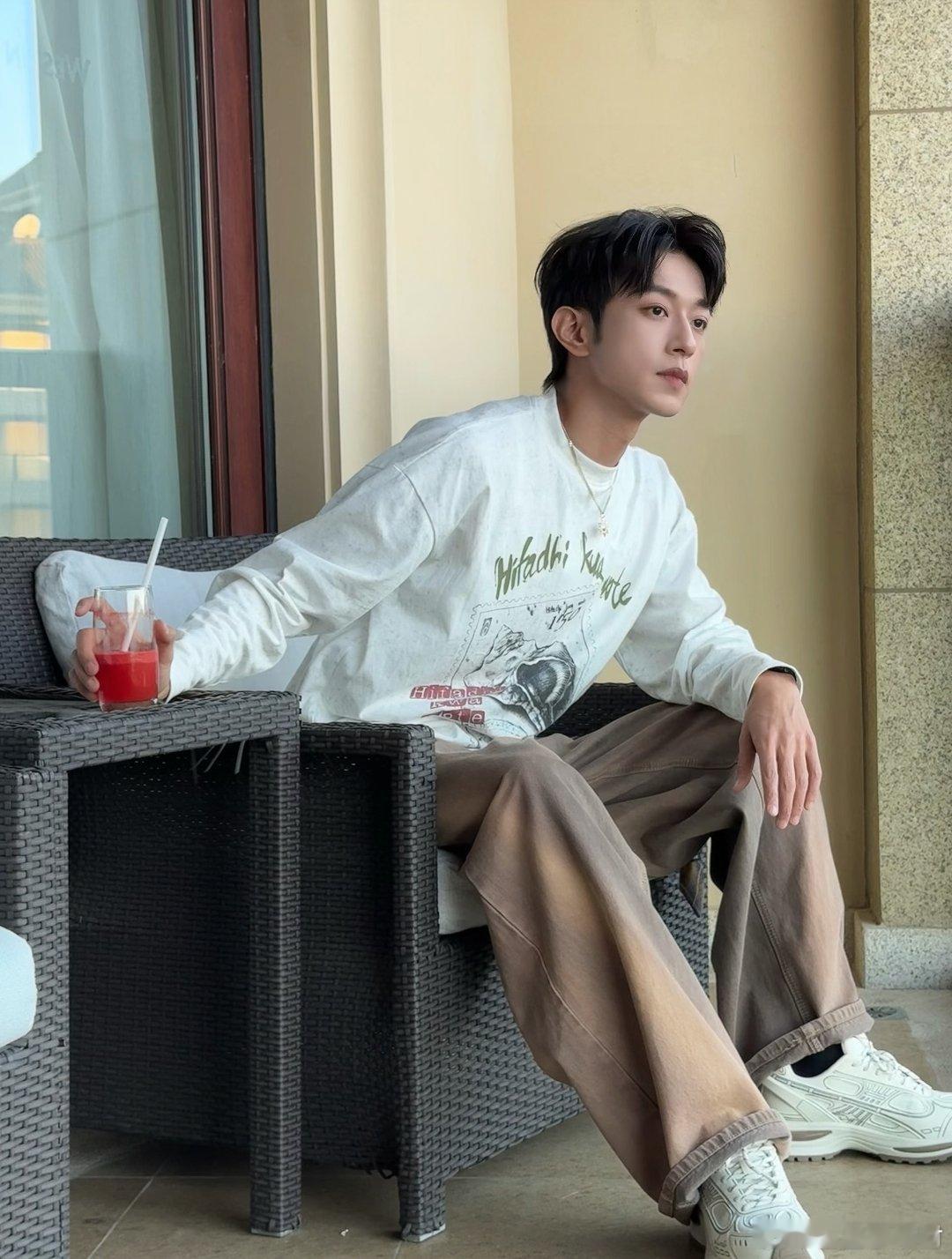 李沛恩的一组日常～“一些，最近🧩🎧” 