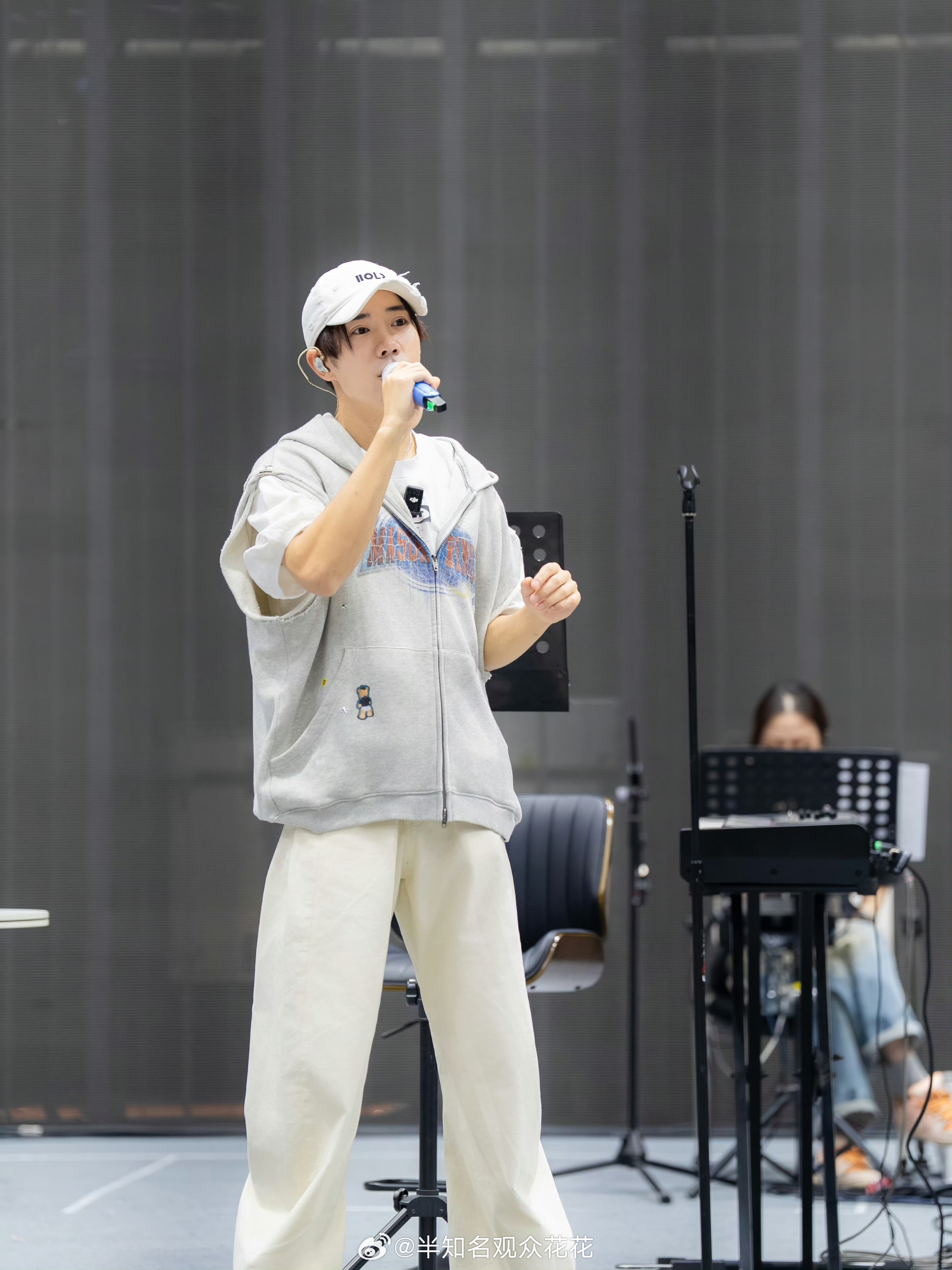 努力终有回响，陪伴从不缺席。鹭卓参加《超燃青春的合唱》，对所有一路陪伴的粉丝来说