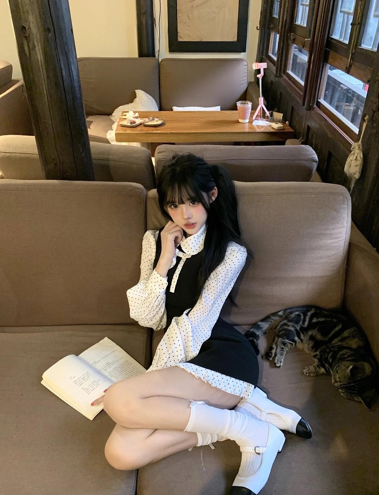 🍩 ˶˃𖥦˂˶ 🍩
小猫在睡懒觉