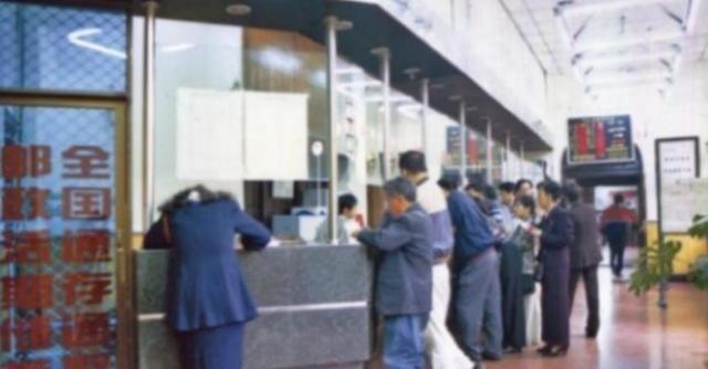 中国邮政真是个神奇的企业！1998年邮电分家后，邮政第一年就亏了179亿，成了全