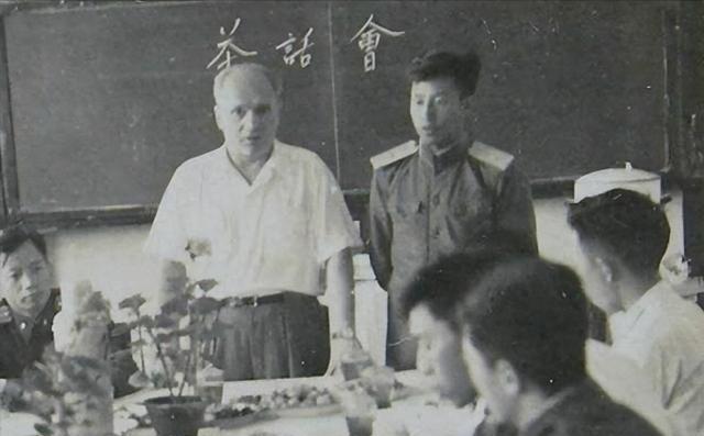 1952年，一名开国少将被人举报贪污3000亿，伟人得知后下令立即逮捕，但就在这