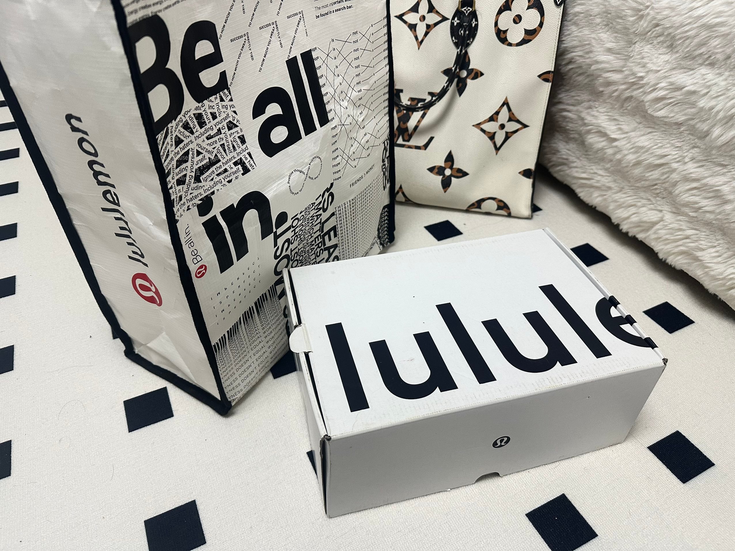 之前最喜欢这个牌子了，没想到花上千块买的运动服，居然被曝含永久化学物质，越想越闹