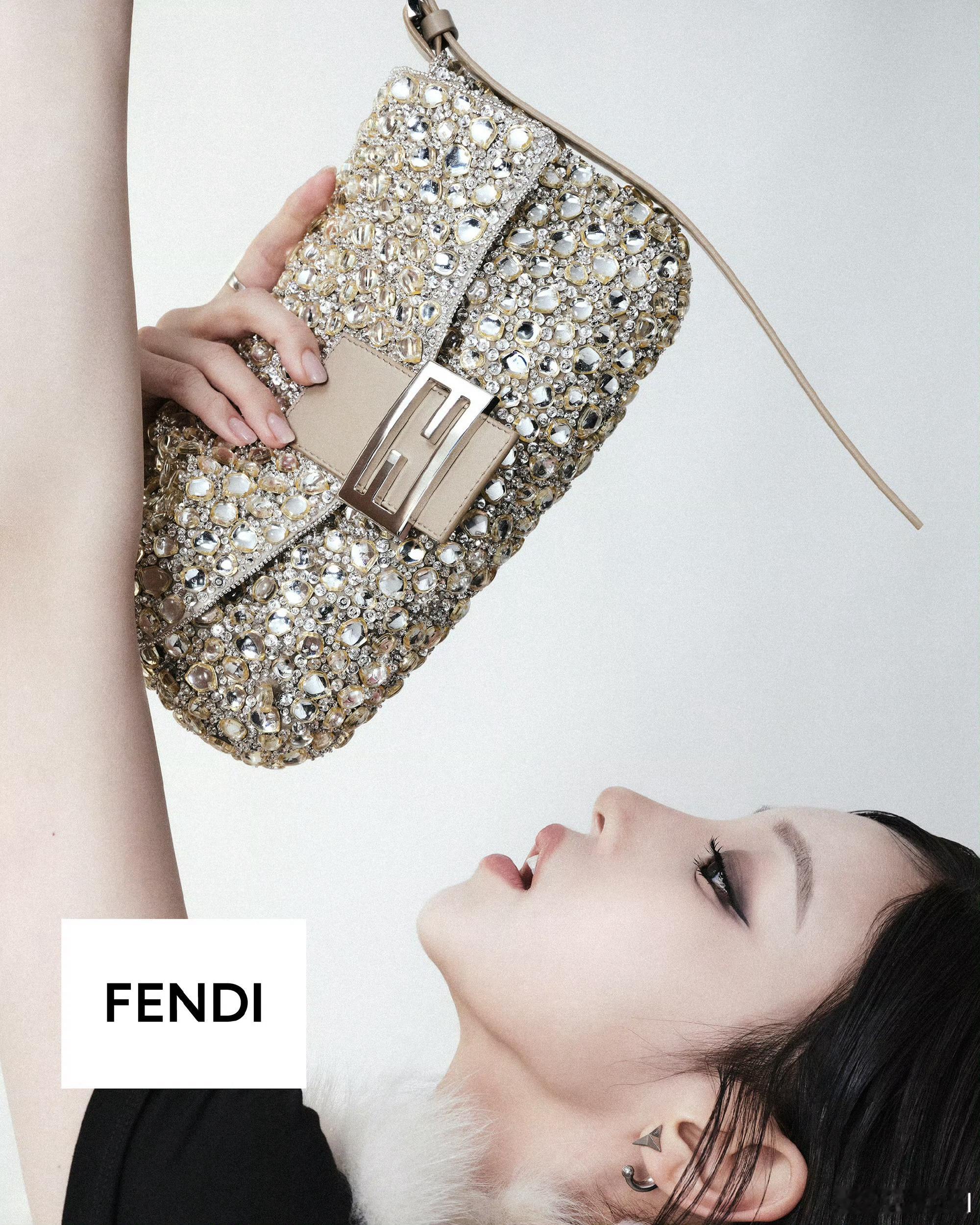 Fendi Baguette® 26424手袋 