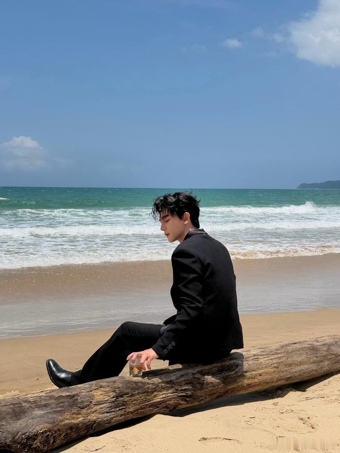 夏之光怎么控制我心跳了夏之光一抬头我心跳漏跳一拍 新鲜海边live抓拍重磅释出，