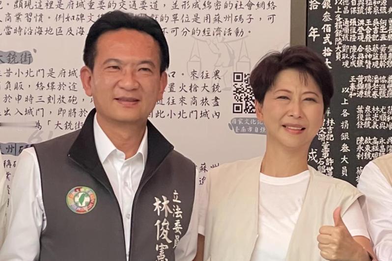 民进党台南市长初选民调将登场，台北市议员侯汉廷表示，这场被戏称为“宪妃之乱”的党