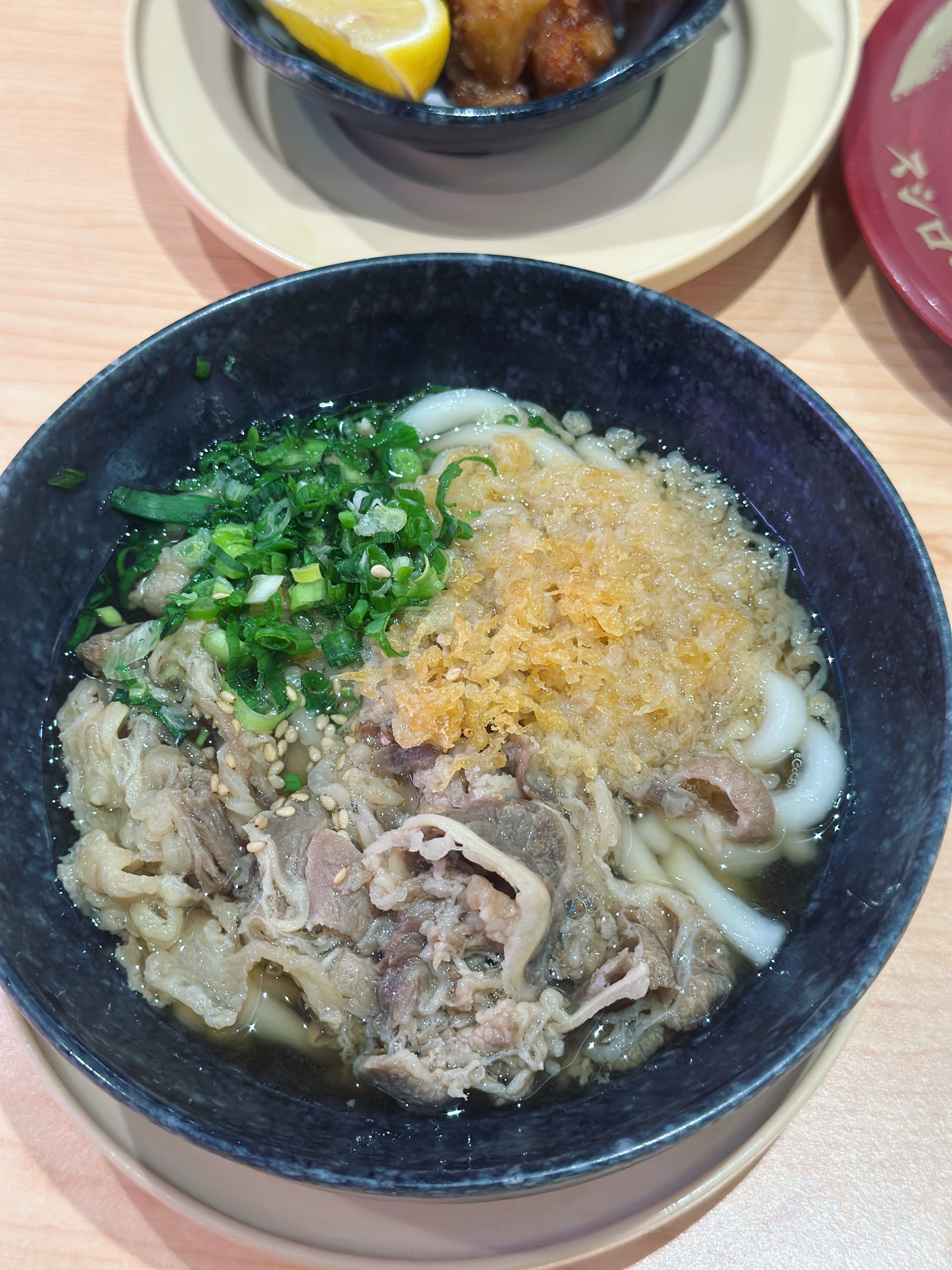工作日去吃了寿司郎没有等位✌️还有超适合i人一人用餐的餐位好好吃饭
