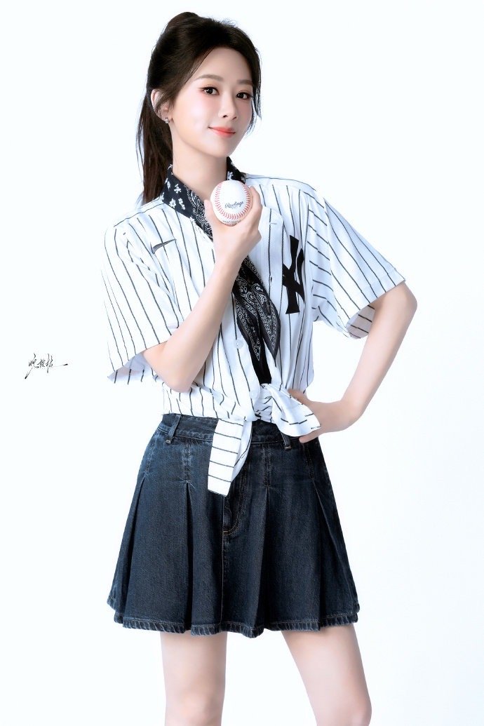 杨紫玉兰花开君再来 💜杨紫董竹君 世上好花为你开，世上好景为你在，你是上天的宠