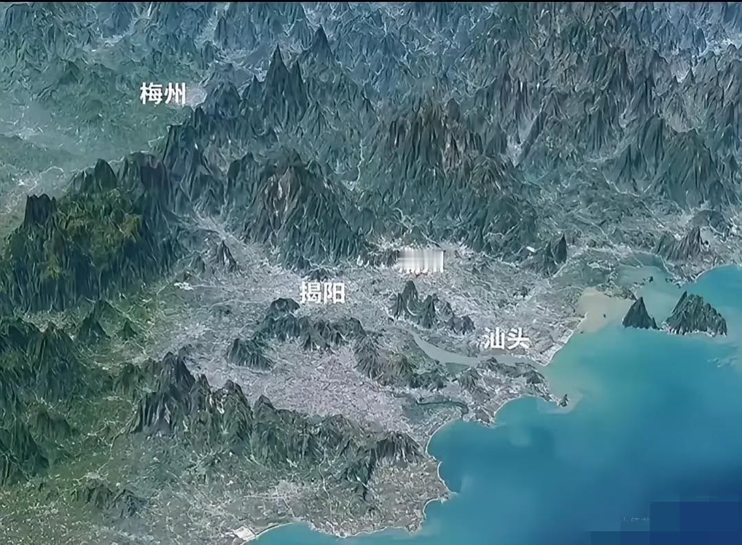 潮汕平原其实也是一块天选之地[赞][赞][赞]
背山面海，人口密集，气候温润，这