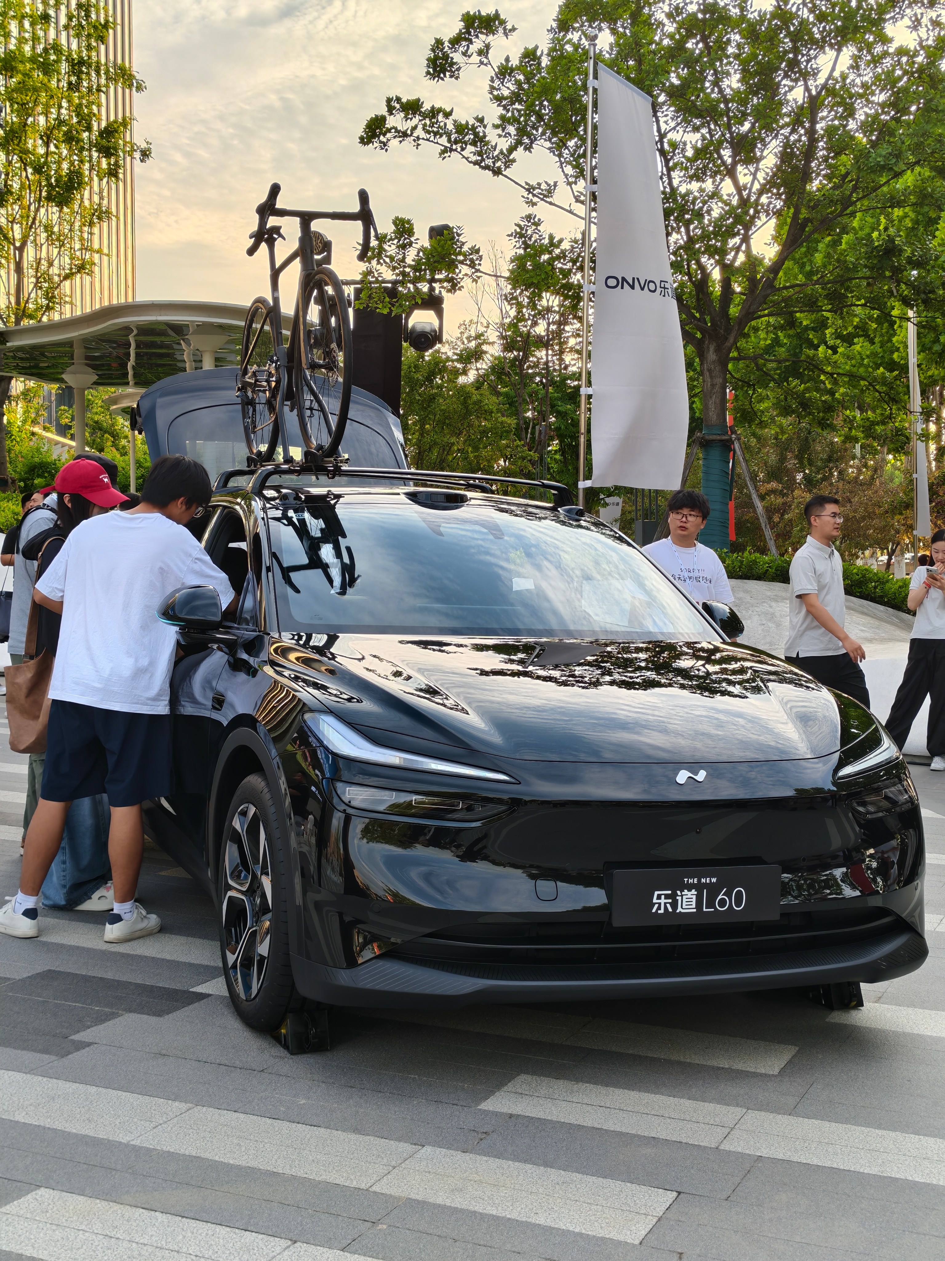 来了！看看新的 L60 怎么个事儿乐道蔚来世界模型NWM新乐道L60中型SUV科