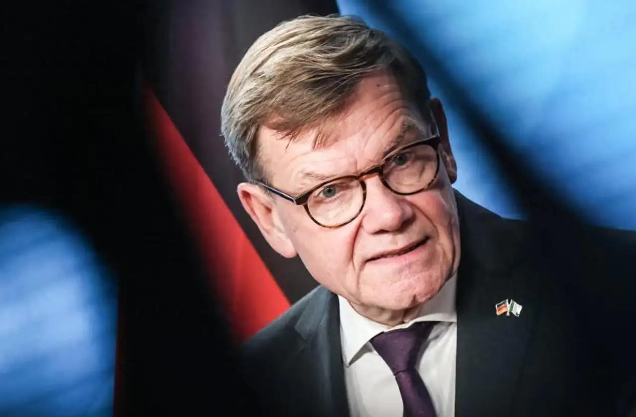 德国看到法国在中国得到不少东西，瓦德富尔也来华了，
西方大国频繁访华，其实都是为