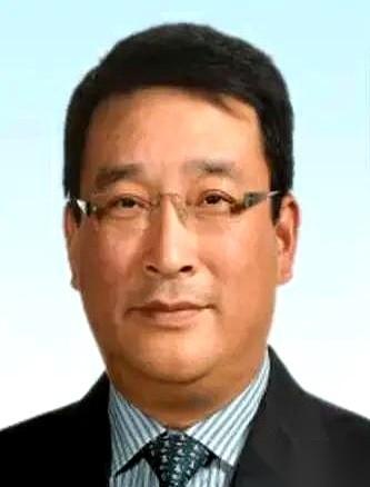 曾被视作汽车界“技术少帅”的刘卫东，最终站在了被告席上。
法官槌子落下，判了十三