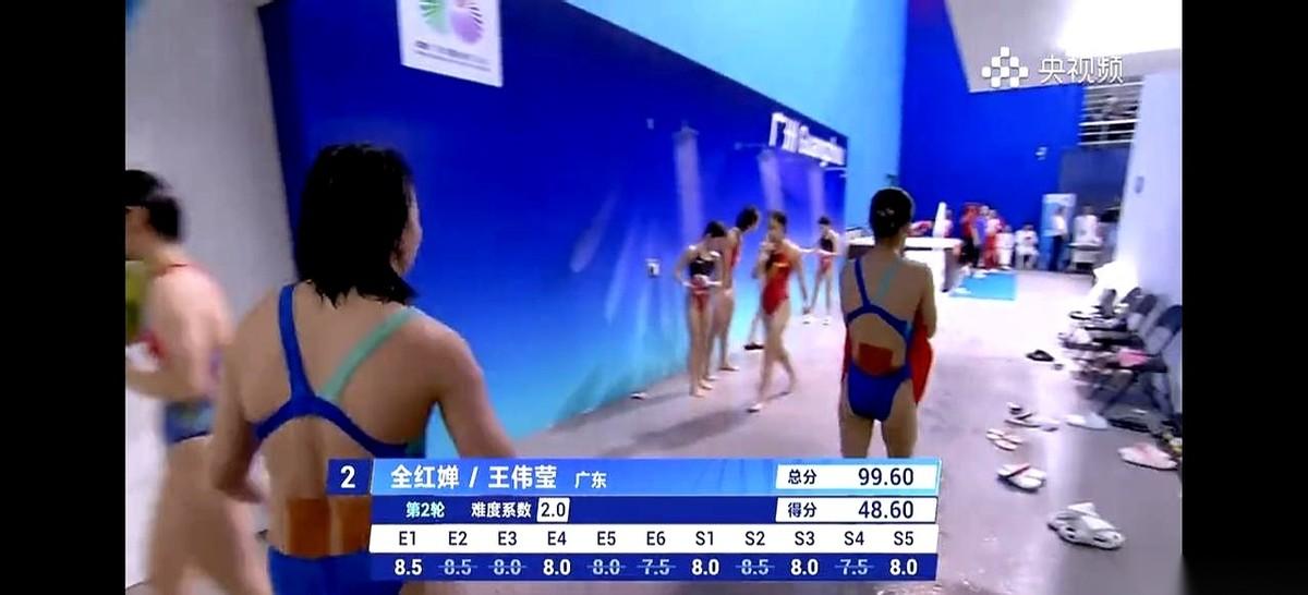 说真的，看到全红婵第一跳那个分数出来，心咯噔一下。
就那么一下，48.6分。
紧