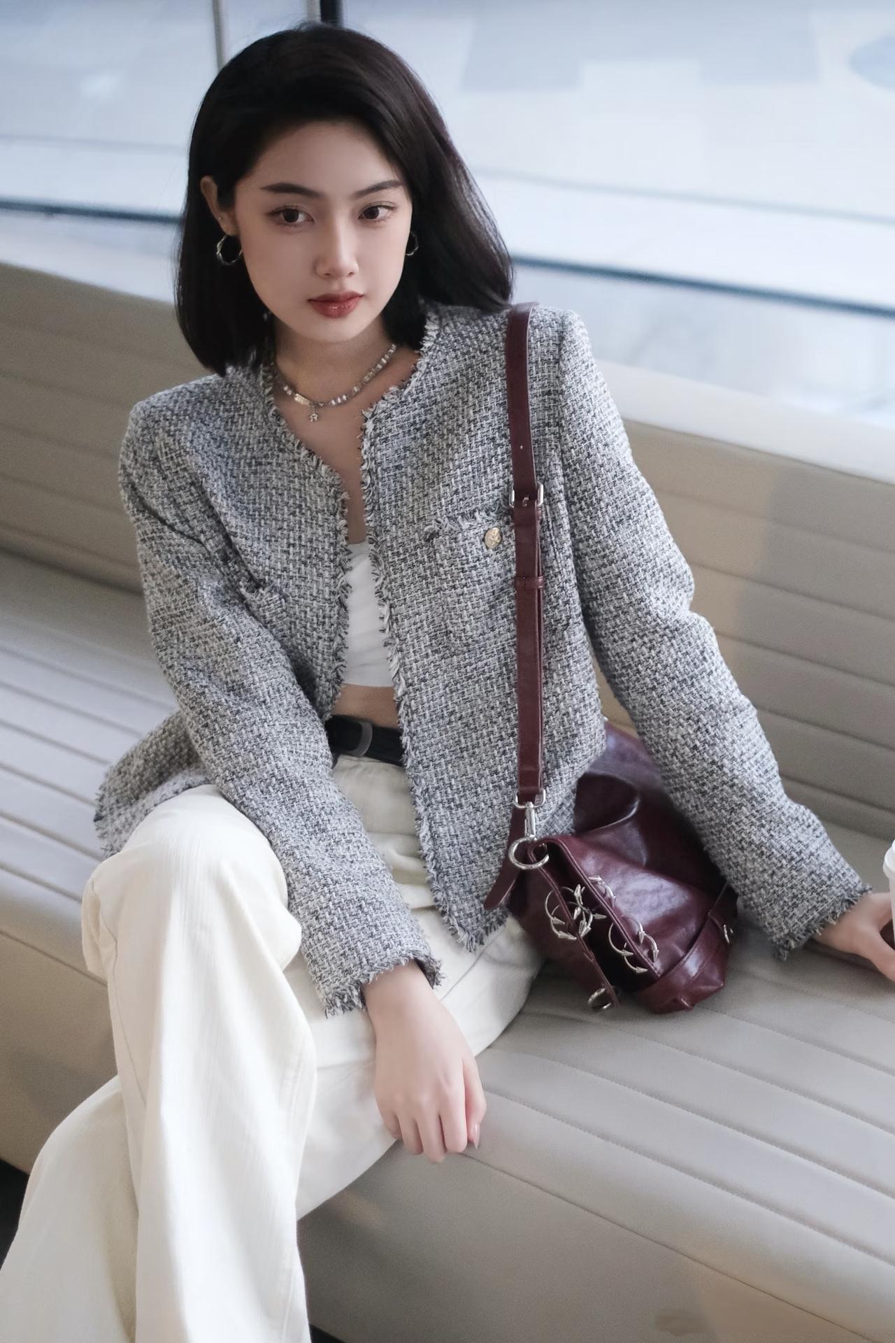 你觉得女人最重要的是美貌还是人品对于一个女人来说，漂亮的美貌是很重要的，但是好的