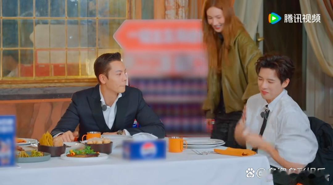 陈伟霆说中真相！金晨路过王安宇，碰了他肌肉一下，他的肌肉马上绷紧，他解释这是条件