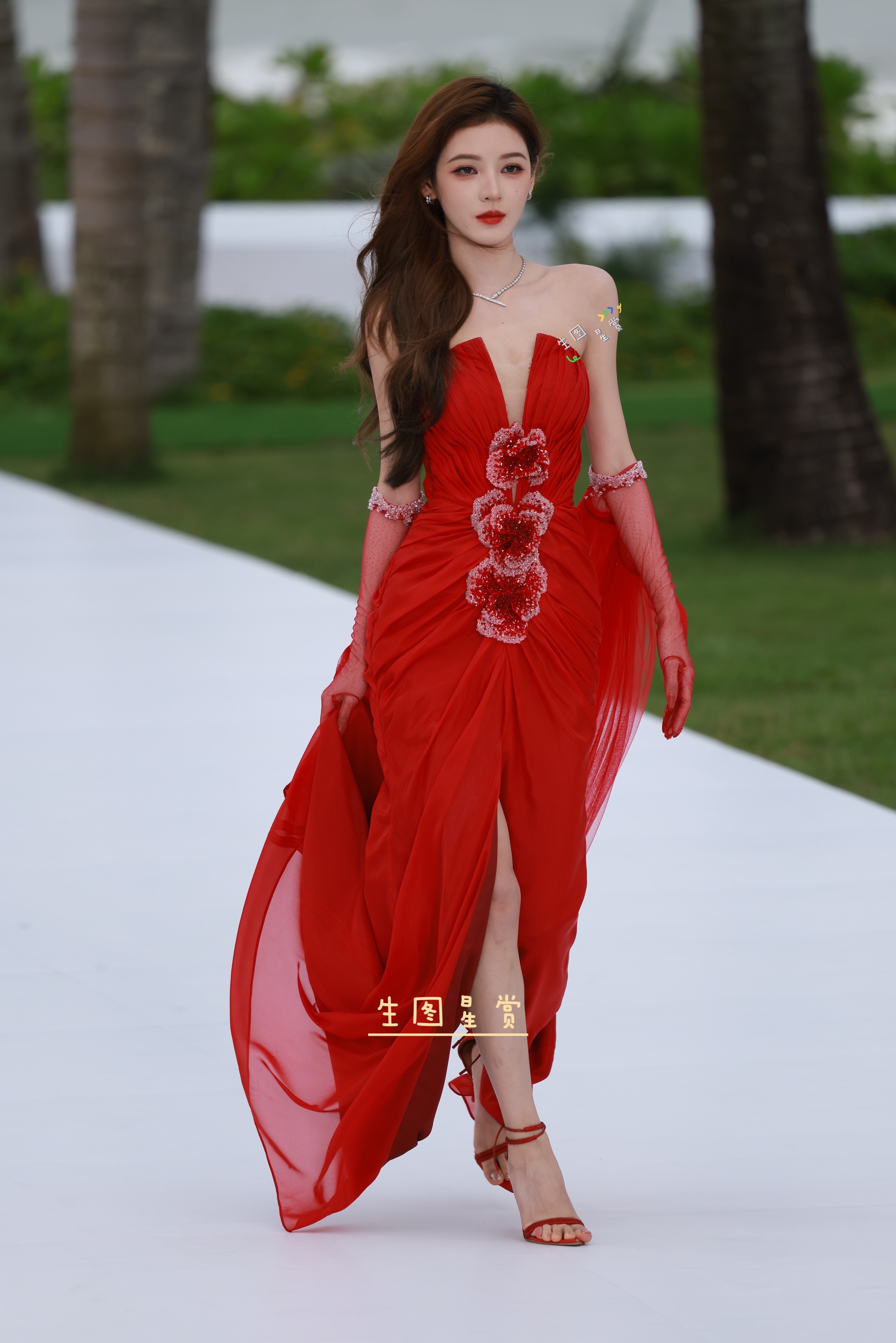 张予曦ELLE红毯红裙艳杀四方的阿瓜💃🏻张予曦完全女明星张予曦[超话] ​​