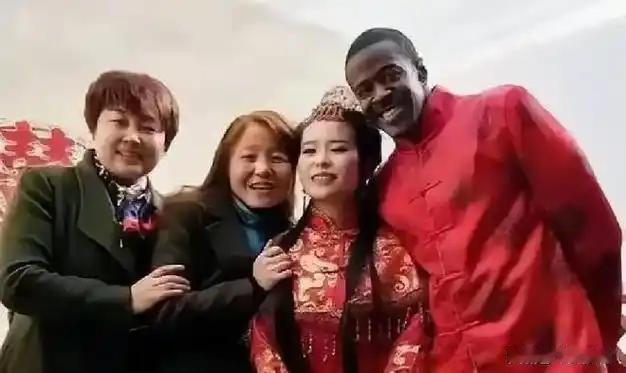 法学界称，加强外嫁女性管理已迫在眉睫，嫁给外国人就应取消中国国籍，回国探亲最长只