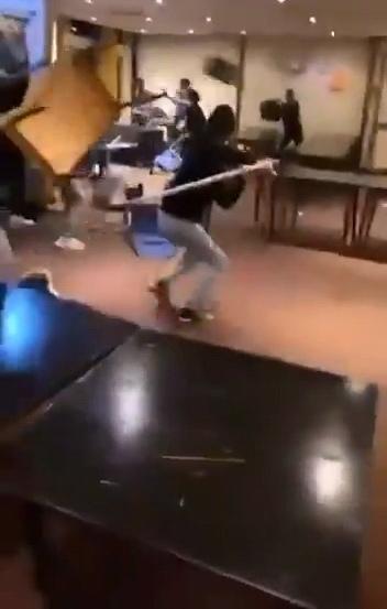 欧洲的遭遇告诉我们一个道理，他们的行为感动的只有自己，却让其他人陷入纷争，

荷