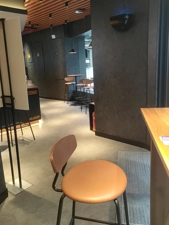 父母老了，需要的是陪伴还是金钱以前我会认为只要给她们钱花就是孝顺，现在我不这么认
