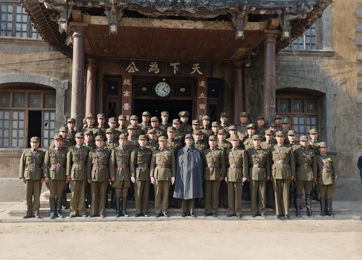 1945年3月24日，昆明中国陆军总司令部将星云集，蒋介石此行是为视察西南战区整