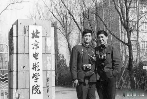 盘点一下高考经历比较特别的明星：

1，李亚鹏成绩很好，他自己想考哈工大，因为陪