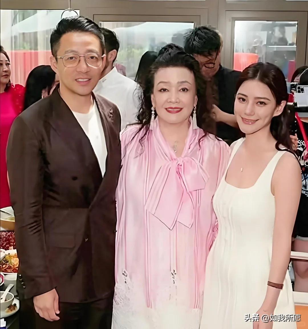 汪小菲
或许是个“深情丈夫”，
但基本不会是个好儿子。

直播间里当众怒怼张兰“