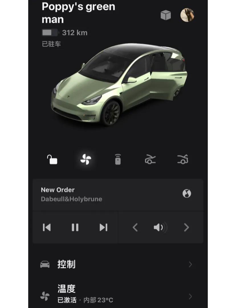 我的特斯拉被别的特斯拉车主打开了!
今天在商场停车旁边也停了辆Y我下车后确认了门