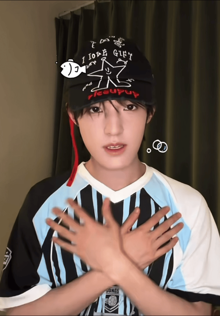 我被萌的心都化了啊😭😭😭😭😭好喜欢张泽禹一路向海的少年