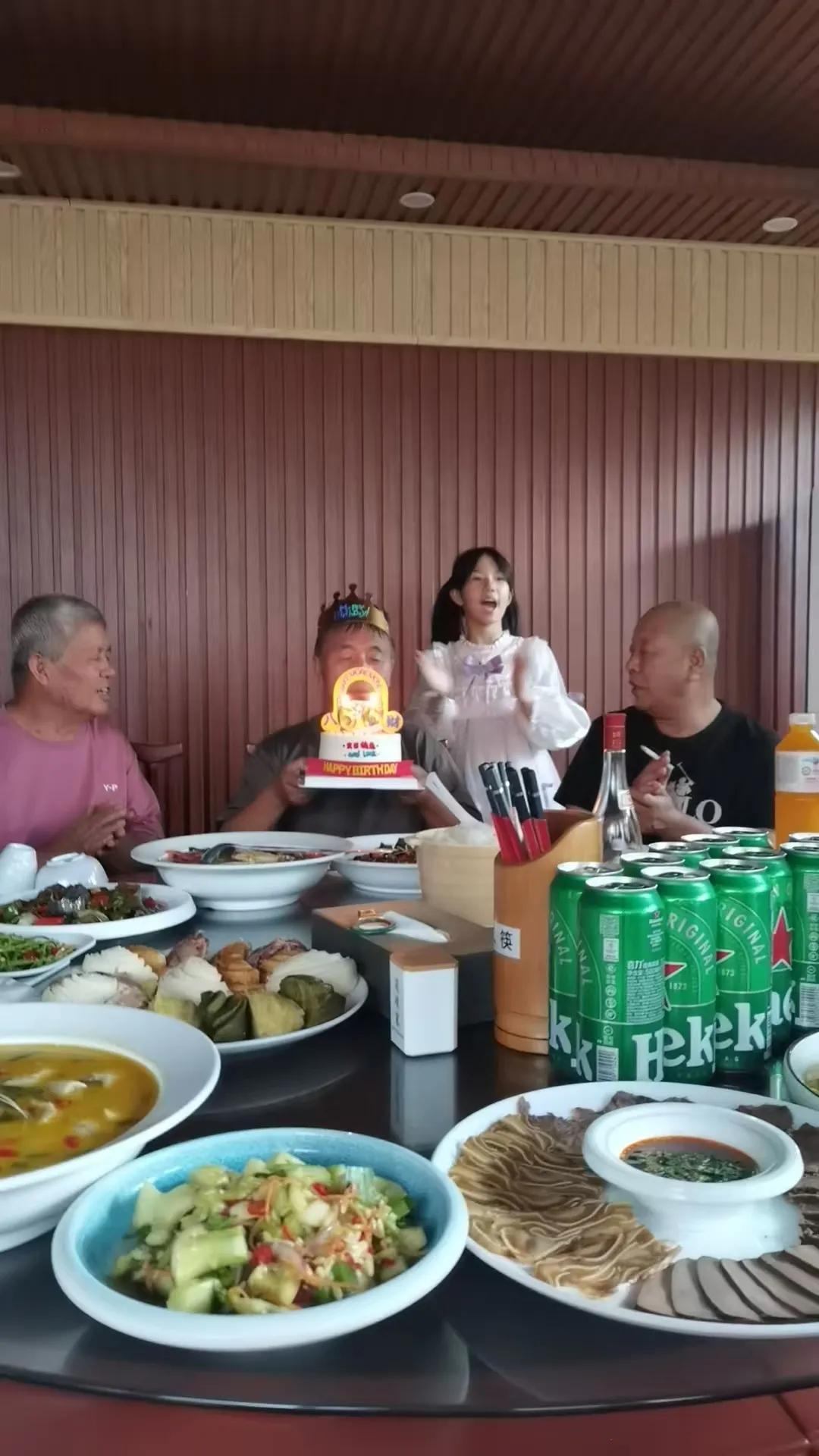 今天感谢西双版纳景洪的亲人们，这一天为了克非老头66岁生日，从早到晚让老头高兴，