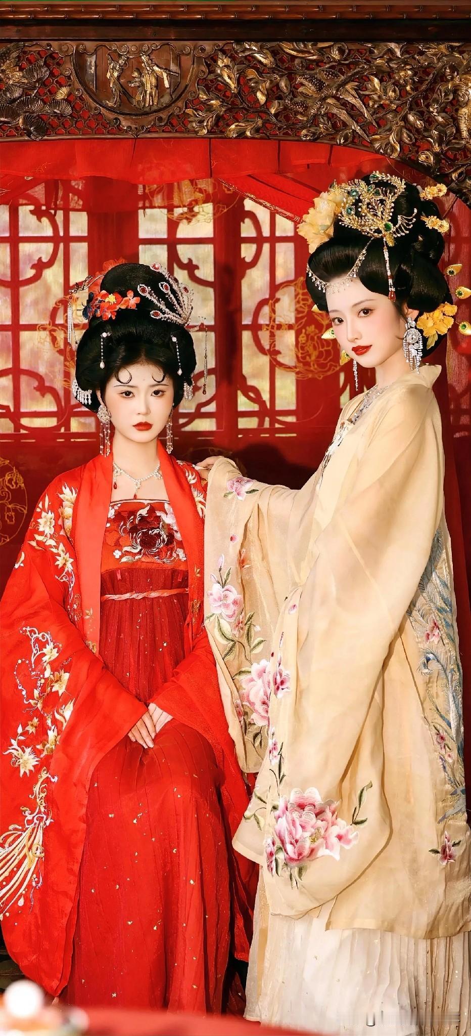 下联：阑珊灯火自逍遥
上联：有请雅士[玫瑰][玫瑰][玫瑰]