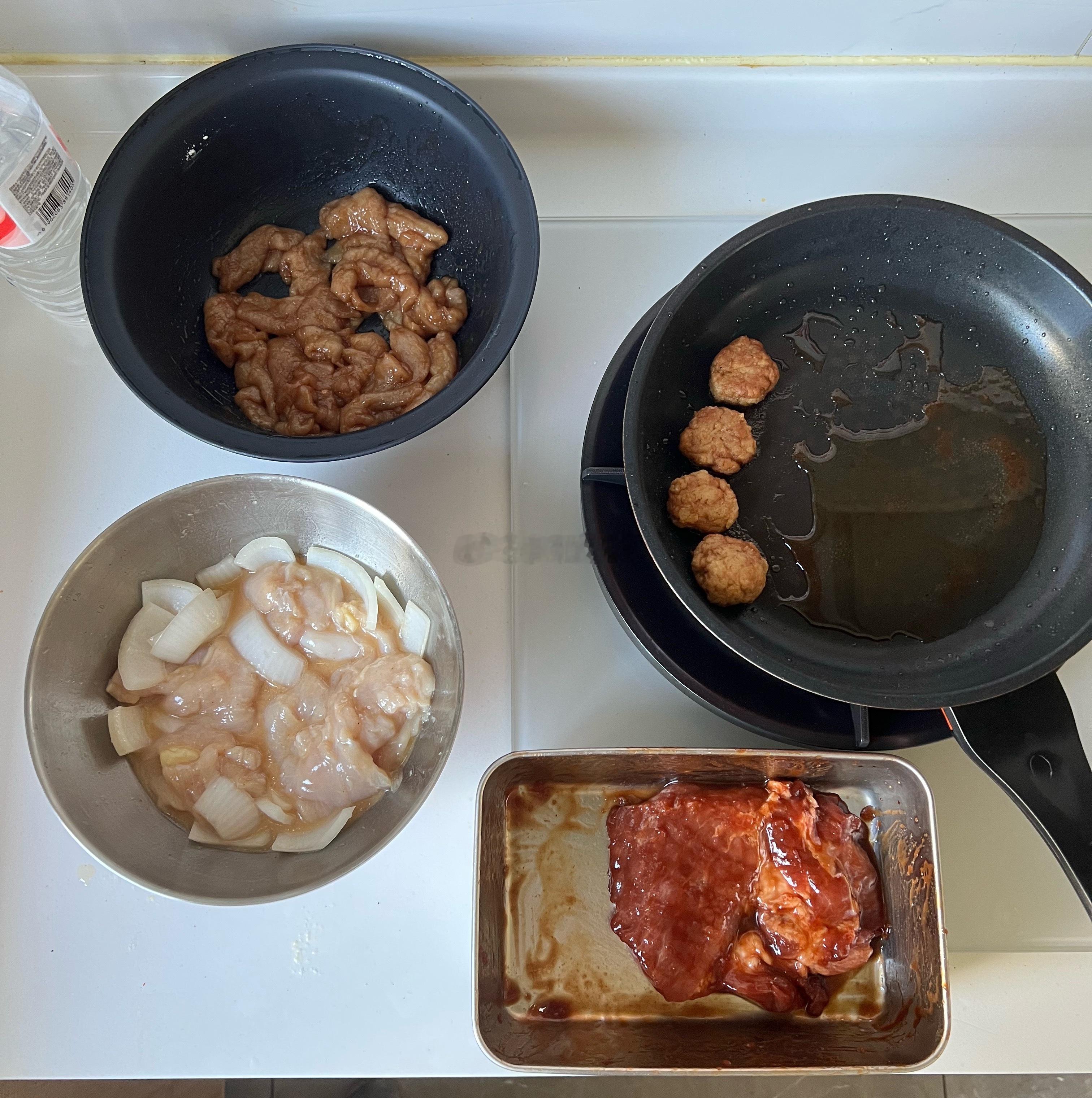 不可辜负的美食[超话]  一个小时就搞了这么多提前备好弟弟的晚餐就方便很多话说那