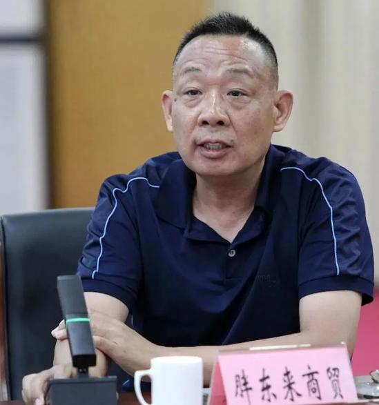 于东来又放大招
我也想要这样的老板


于东来又出狠招。
这次他规定，
上级对下