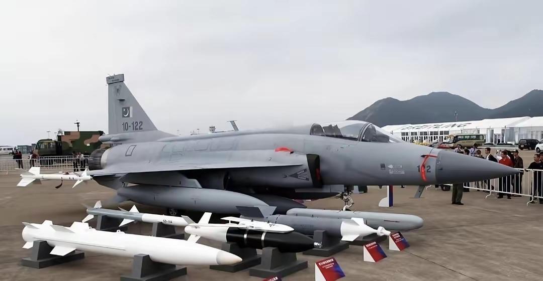 枭龙战机，以高性价比优势打开了国际市场

阿塞拜疆、缅甸、尼日利亚、伊拉克均已列