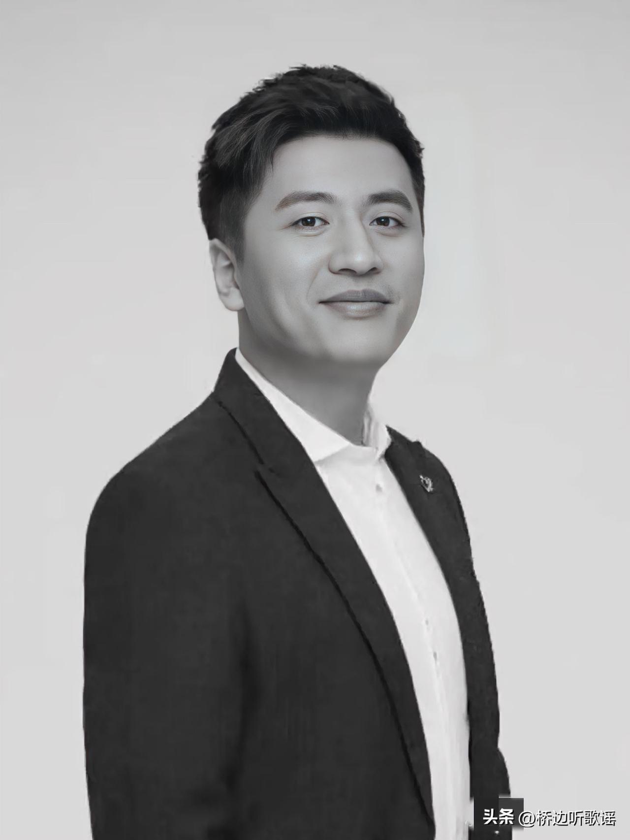 整个中国都在送他：从央视到米兰，从大冰到公司门口的鲜花。母校郑大，两次发文悼念；