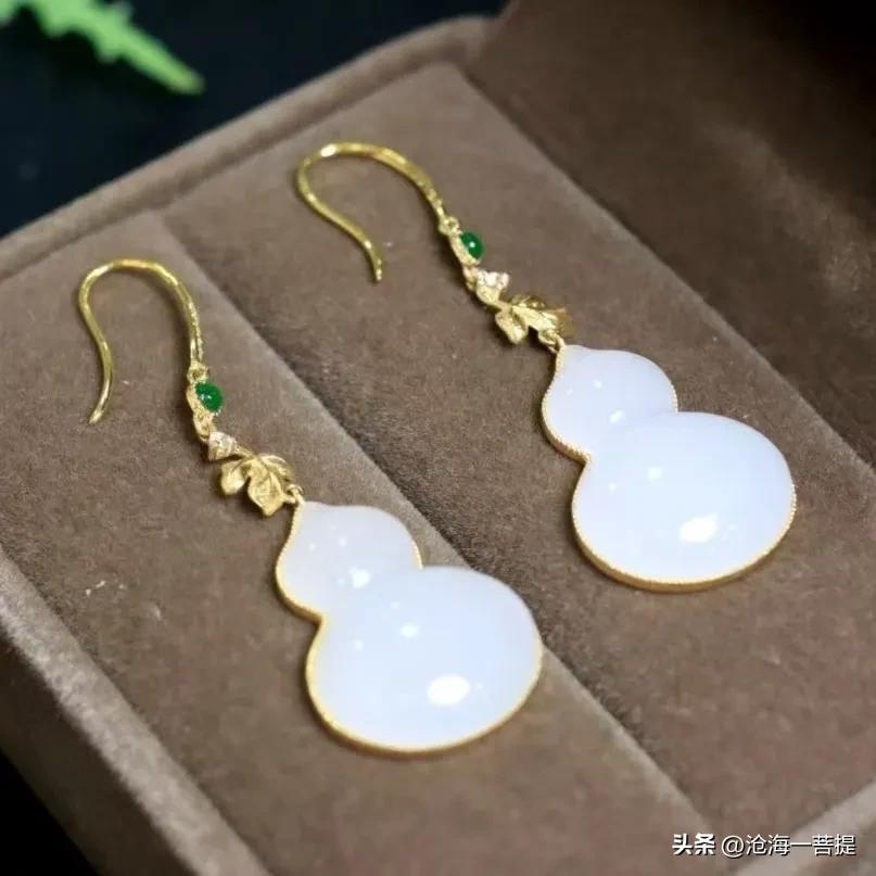 自从老公出轨后，
我看见他就烦，
打心里那种讨厌他的感觉十分强烈。
虽然他记得给