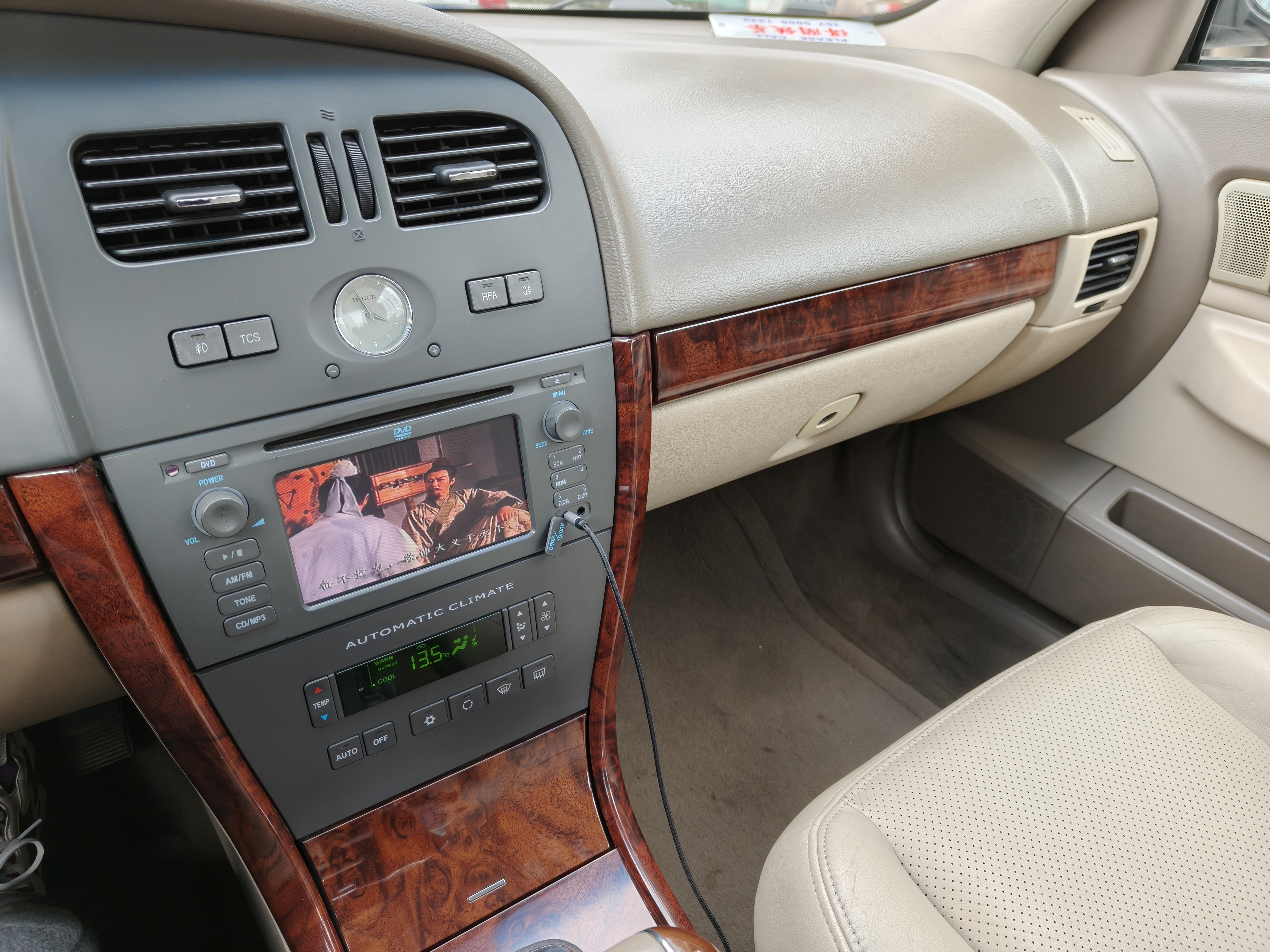 公务车大众总是极为协调的，今天办完事回家路上看到隆中对了……图8这款福特我居然是