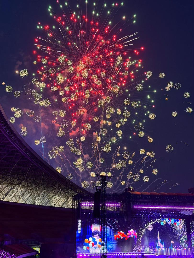 周传雄新巡演首站贵阳 真的得感叹一句，老一辈歌手办演唱会是真的实诚，首站贵阳简直